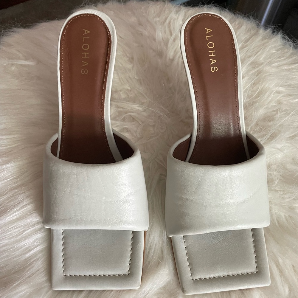 Aloha’s white kitten heel sandal